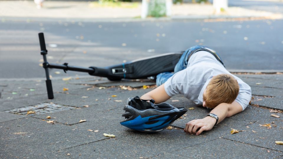 Ne ugrálj a járdáról elektromos rollerrel!